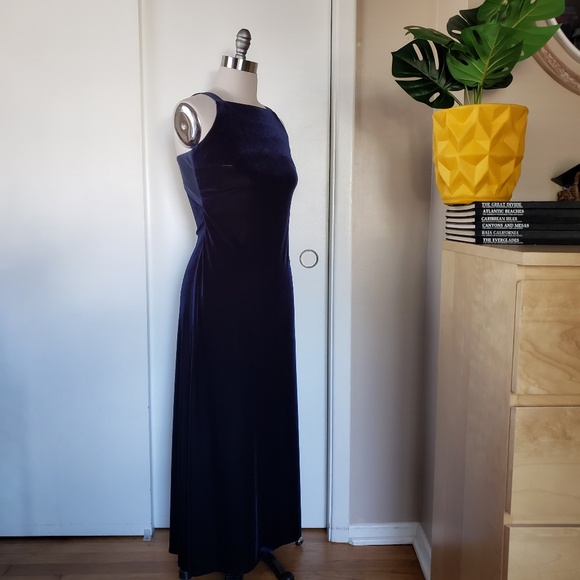 Beautiful Velvet Dress Size 8! - Picture 3 of 12